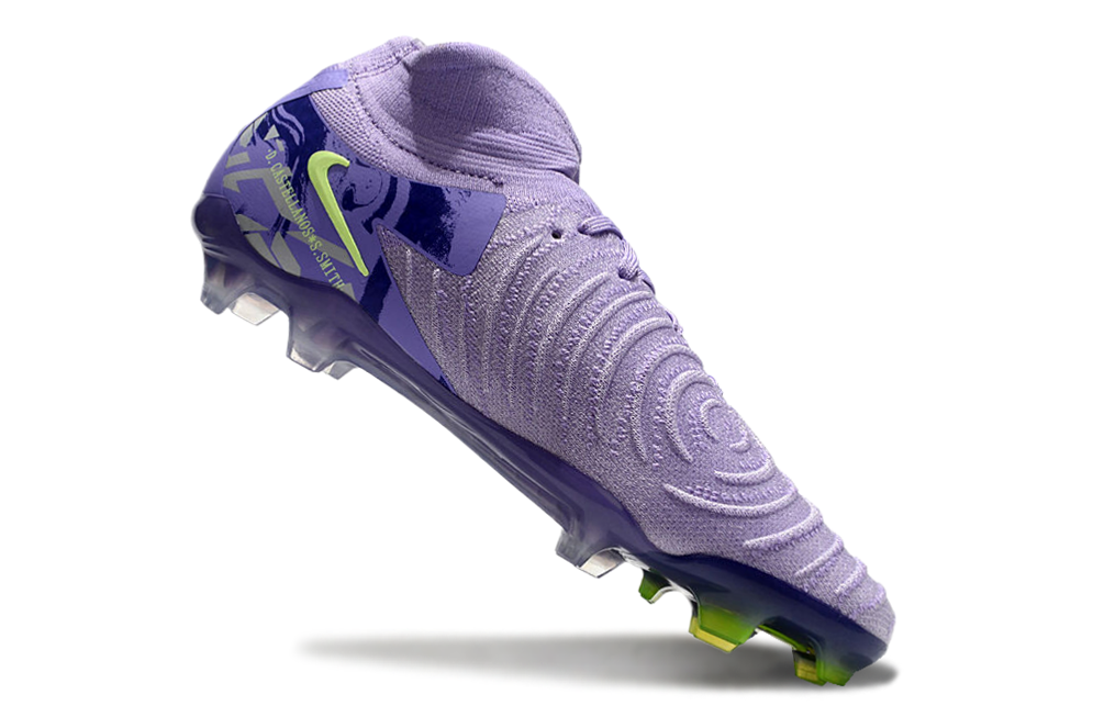 Nike Phantom Luna 2 Elite FG Football Boot from the United 001